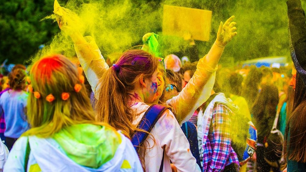 2 the-festival-of-colors-2390077_1280