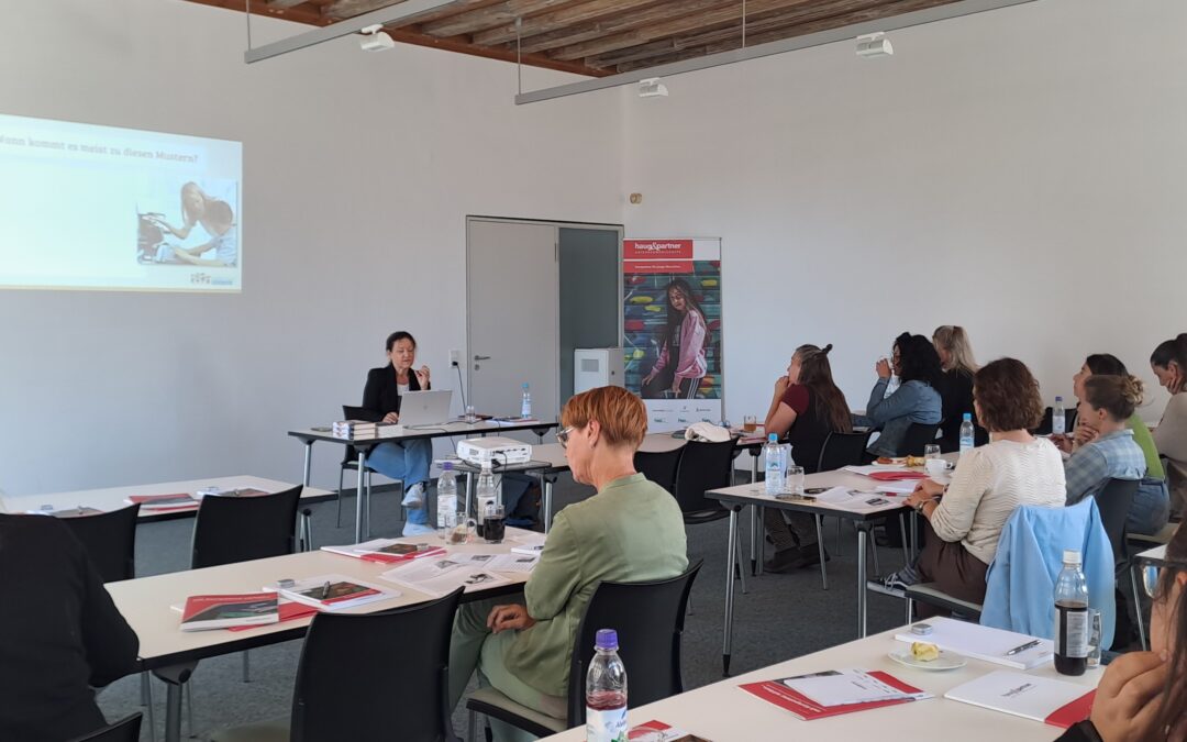 Start der Fachtagsreihe „Psychische Störungsbilder im Kindes- und Jugendalter“ am 18.09.2025 in Augsburg